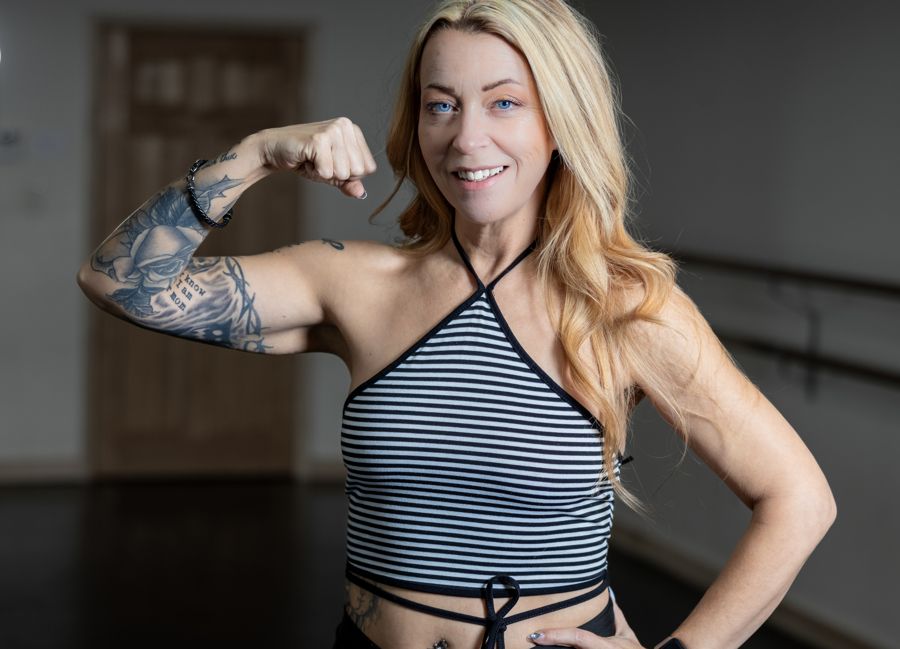 Lisa flexing in the studio